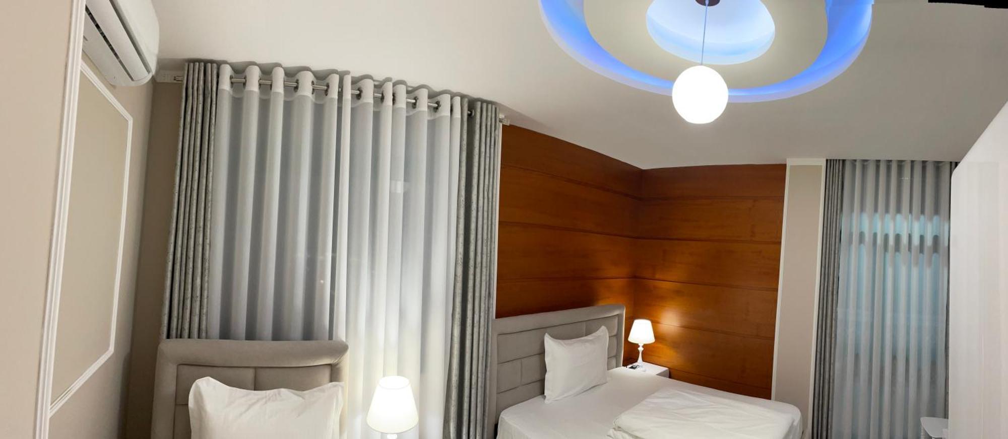 Sun Tower Luxury Suite-View From Of Tirana Center Kültér fotó