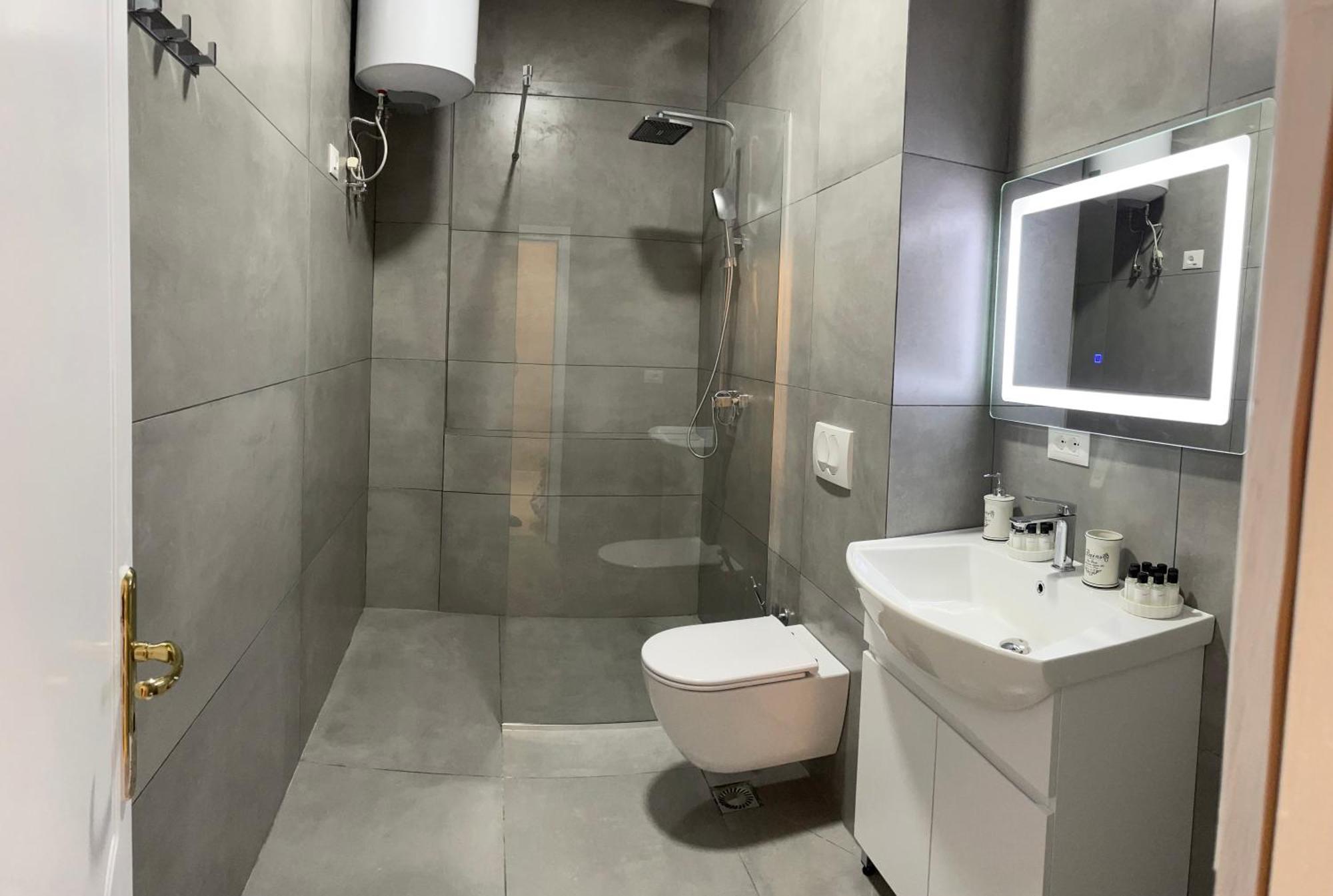 Sun Tower Luxury Suite-View From Of Tirana Center Kültér fotó