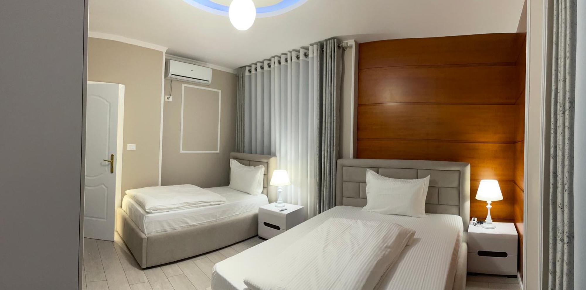 Sun Tower Luxury Suite-View From Of Tirana Center Kültér fotó